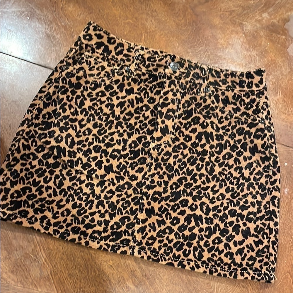 Leopard Print Mini Skirt 🖤🤎 - Picture 10 of 12